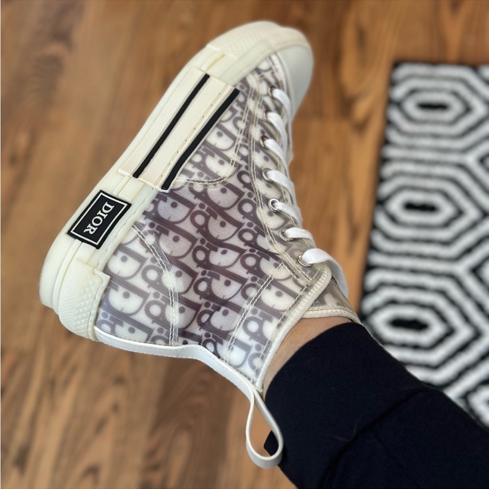Beautiful Woman’s Shoes Size 39